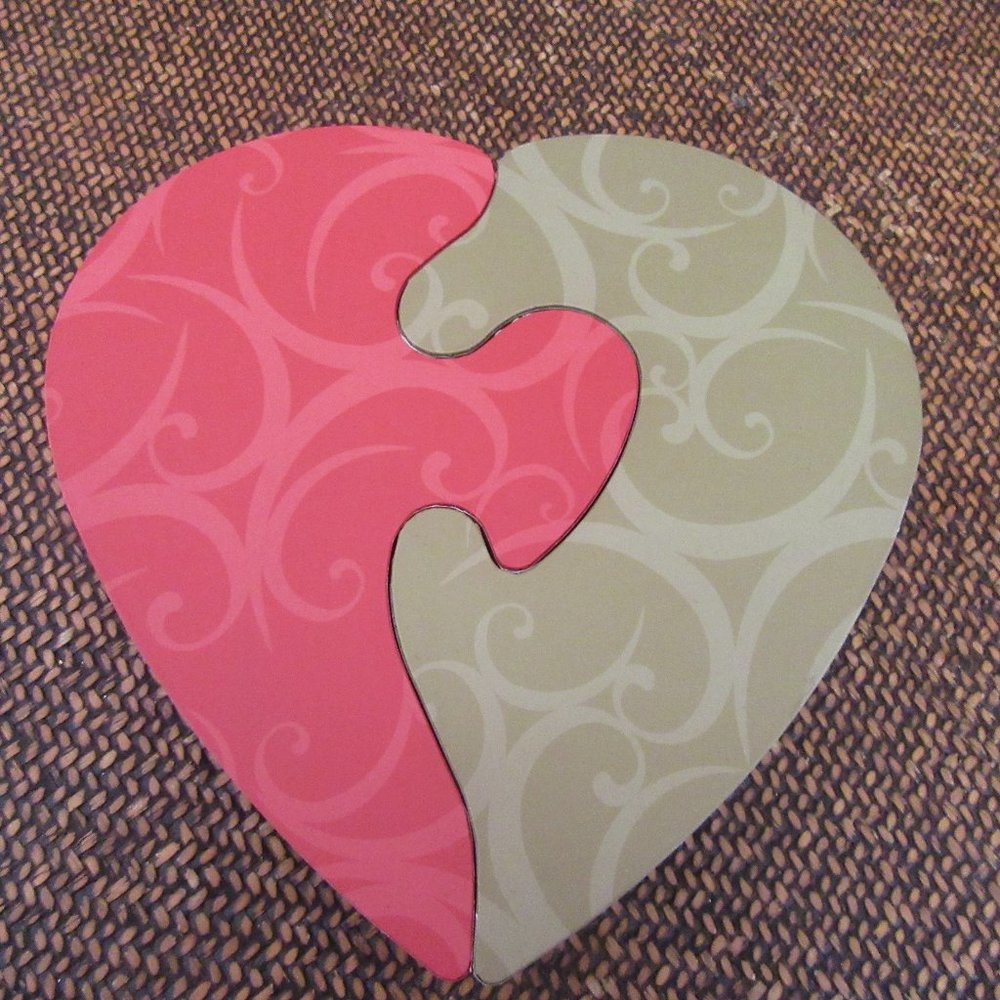Unique Yin Yang Heart Shaped Plastic and  Cardboard Box